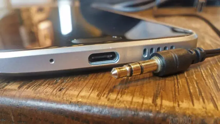 3.5mm audio plug